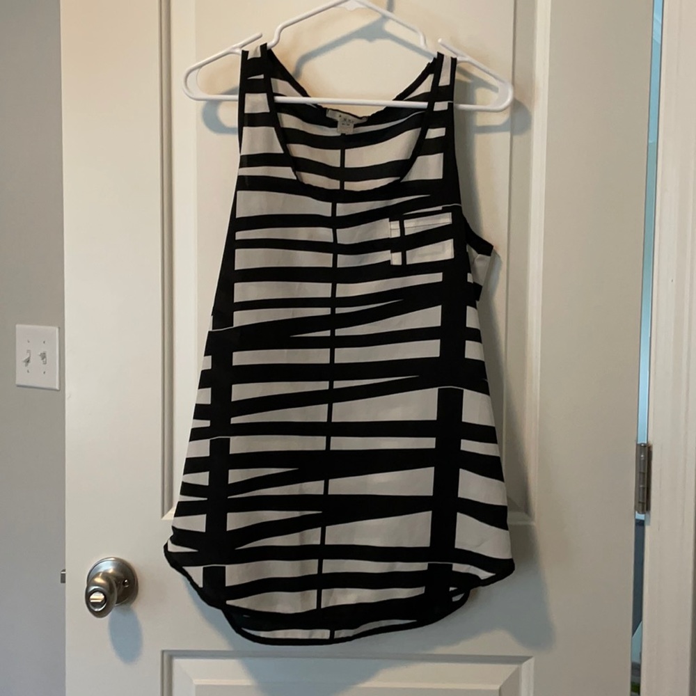 Black and white flowy tank top